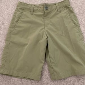Under Armour boys golf shorts size S